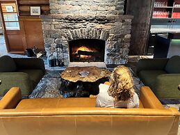 The Lodge at Bow Lake