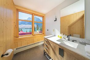 The Lodge at Bow Lake