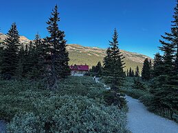 The Lodge at Bow Lake