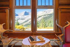 The Lodge at Bow Lake