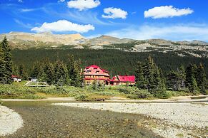 The Lodge at Bow Lake