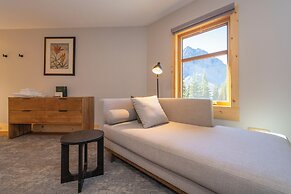 The Lodge at Bow Lake