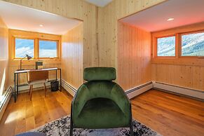 The Lodge at Bow Lake