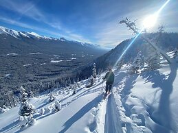 The Lodge at Bow Lake