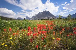 The Lodge at Bow Lake