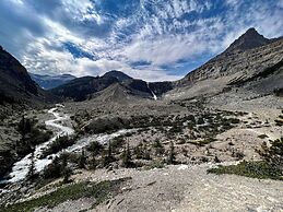 The Lodge at Bow Lake