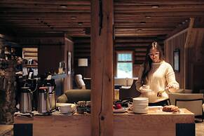 The Lodge at Bow Lake