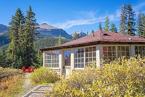 The Lodge at Bow Lake