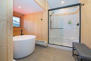 The Lodge at Bow Lake