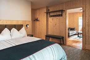 The Lodge at Bow Lake