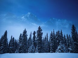 The Lodge at Bow Lake