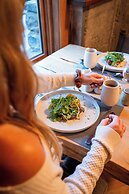 The Lodge at Bow Lake