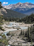 The Lodge at Bow Lake
