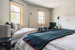 The Lodge at Bow Lake