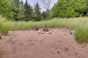 Serene Washington Island Getaway w/ Private Beach!