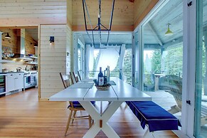 Serene Washington Island Getaway w/ Private Beach!