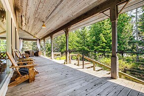 Serene Washington Island Getaway w/ Private Beach!