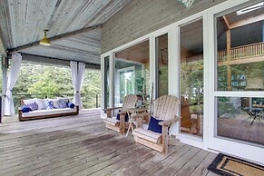 Serene Washington Island Getaway w/ Private Beach!