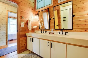 Serene Washington Island Getaway w/ Private Beach!