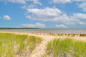 Serene Washington Island Getaway w/ Private Beach!