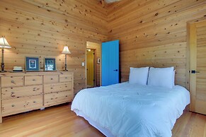 Serene Washington Island Getaway w/ Private Beach!