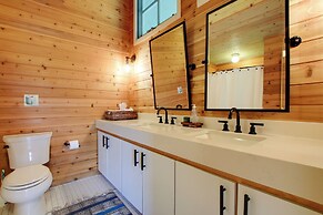 Serene Washington Island Getaway w/ Private Beach!