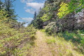 Serene Washington Island Getaway w/ Private Beach!