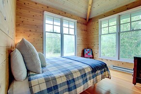 Serene Washington Island Getaway w/ Private Beach!