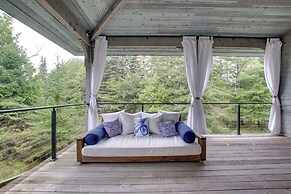 Serene Washington Island Getaway w/ Private Beach!