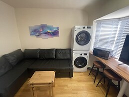 Cosy Heathrow Apartment With 2 Bedrooms