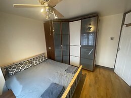 Cosy Heathrow Apartment With 2 Bedrooms