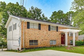 Walkable Mobile Apartment w/ Fenced-in Yard