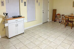 Walk to University of South Alabama: Mobile Apt