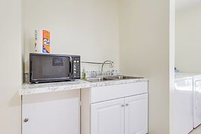 Walkable Mobile Apartment w/ Fenced-in Yard