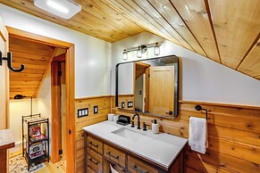 Stylish Catskills Retreat: Year-round Adventure!