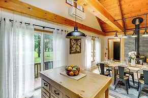 Stylish Catskills Retreat: Year-round Adventure!