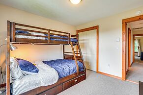 Tannersville Resort Home w/ Deck & Gas Grill!