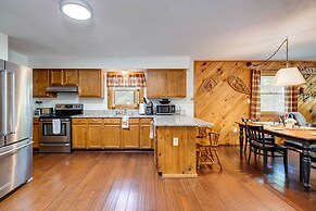 < 1 Mi to Bryce Resort: Quiet Cabin w/ Hot Tub!