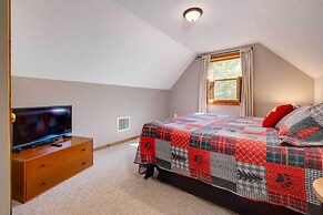 < 1 Mi to Bryce Resort: Quiet Cabin w/ Hot Tub!