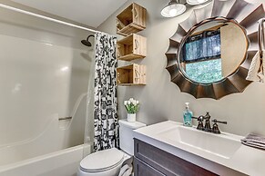 < 1 Mi to Bryce Resort: Quiet Cabin w/ Hot Tub!