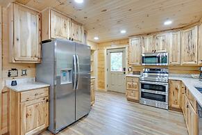 Adams Cabin w/ Game Room & Fire Pit