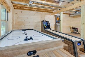 Adams Cabin w/ Game Room & Fire Pit