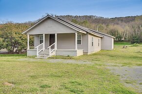 Lake Guntersville Home: 1 Mi to Boat Ramp!