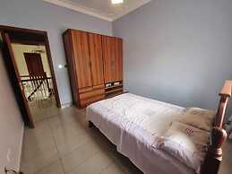 House - Kampala - 6 Bedrooms - Parking - Garden
