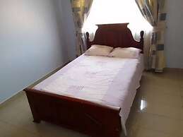 House - Kampala - 6 Bedrooms - Parking - Garden