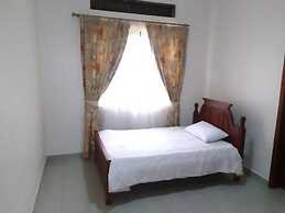 House - Kampala - 6 Bedrooms - Parking - Garden