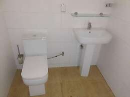 House - Kampala - 6 Bedrooms - Parking - Garden