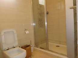 House - Kampala - 6 Bedrooms - Parking - Garden