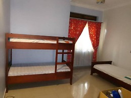 House - Kampala - 6 Bedrooms - Parking - Garden