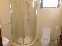 House - Kampala - 6 Bedrooms - Parking - Garden